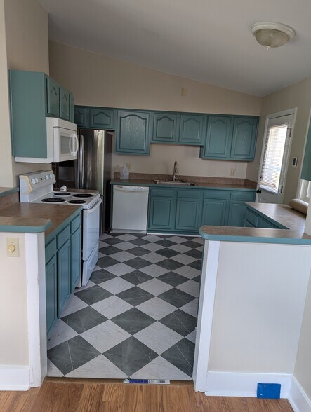 Building Photo - 1701 Brentmoor Ln