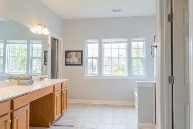 Building Photo - 5306 Mulholland Dr