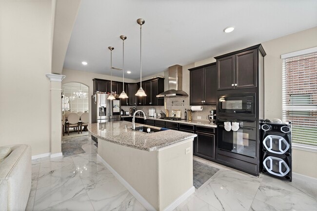 Building Photo - 3627 Grand Prom