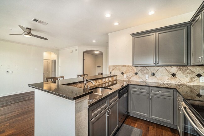 Building Photo - Downtown Fort Worth Condo with Office!