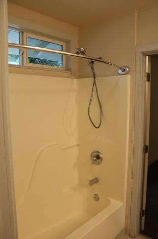 Building Photo - Near Sequoia Zoo and Park, Cozy 2/1 with l...