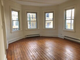 Living room bay window, hardwood floors - 30 Royal St