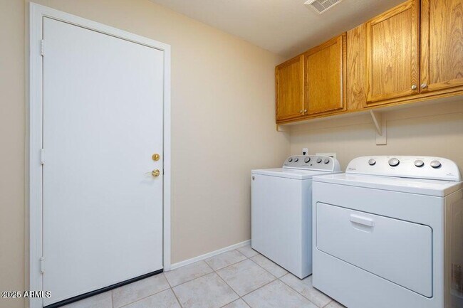 Building Photo - 6546 W Tonopah Dr
