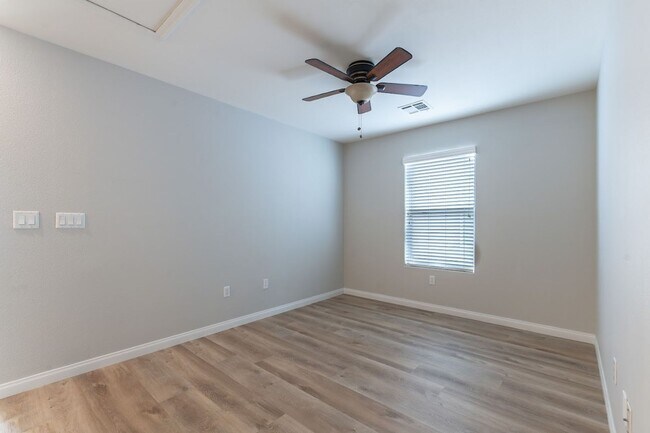 Building Photo - Summerlin West Resort Style Home