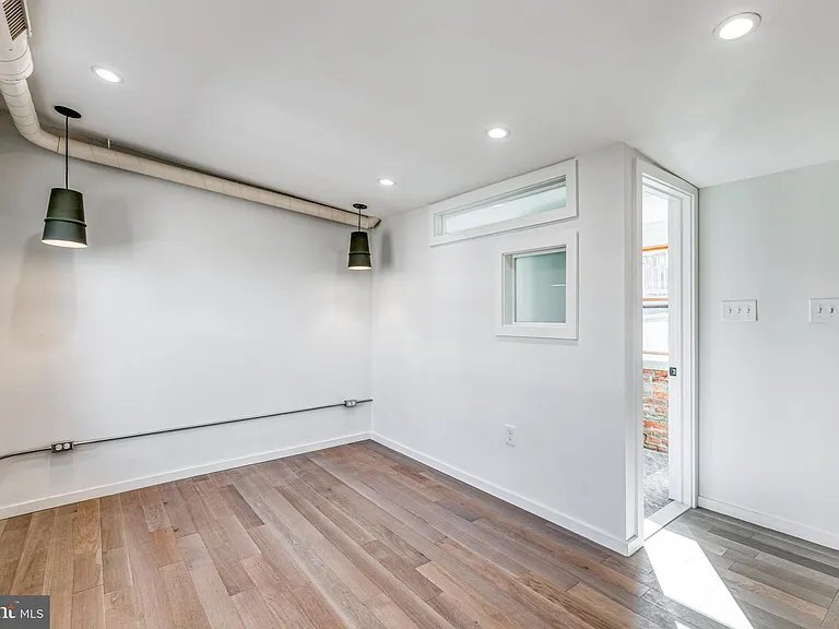 Building Photo - 2212 Panama St