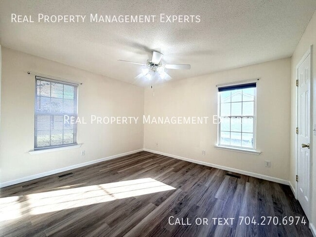 Building Photo - 123 Garden St