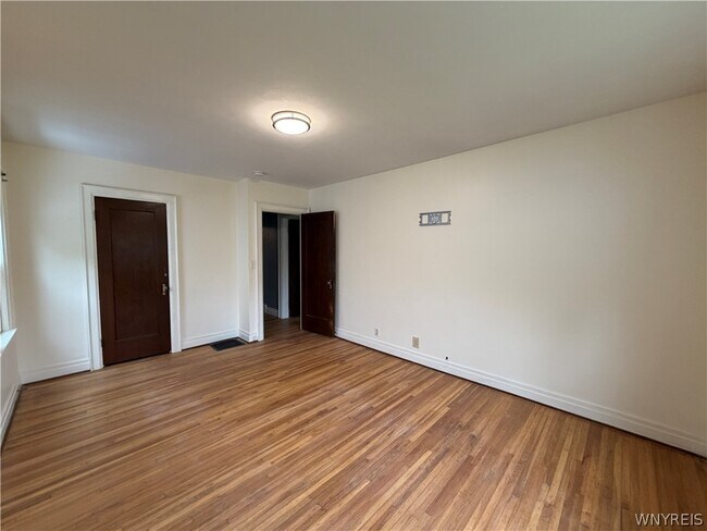 Building Photo - 52 Kenwood Rd