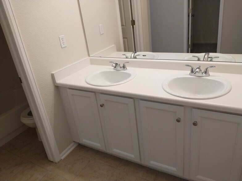 Master Bath - 2225 Andrew Dr