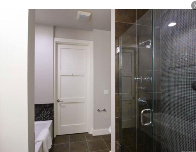 Building Photo - Experience fabulous Brookside living, just outside your front door!