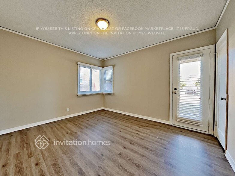 Building Photo - 8712 S 11th Ave