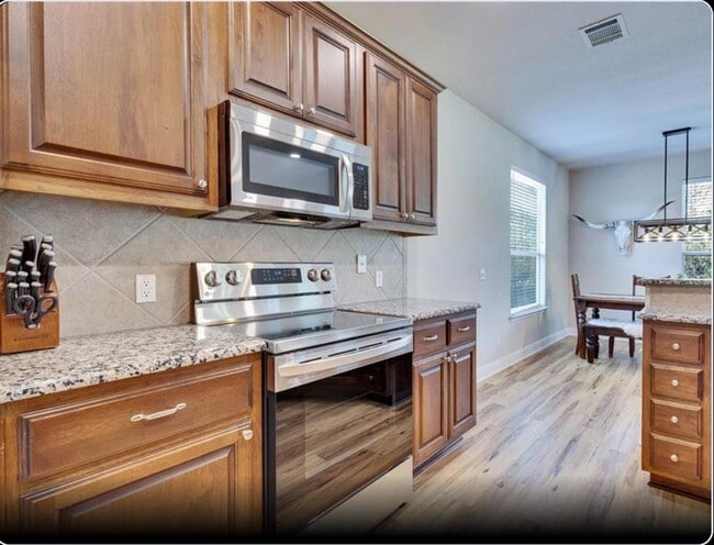Building Photo - 405 Alva Dr