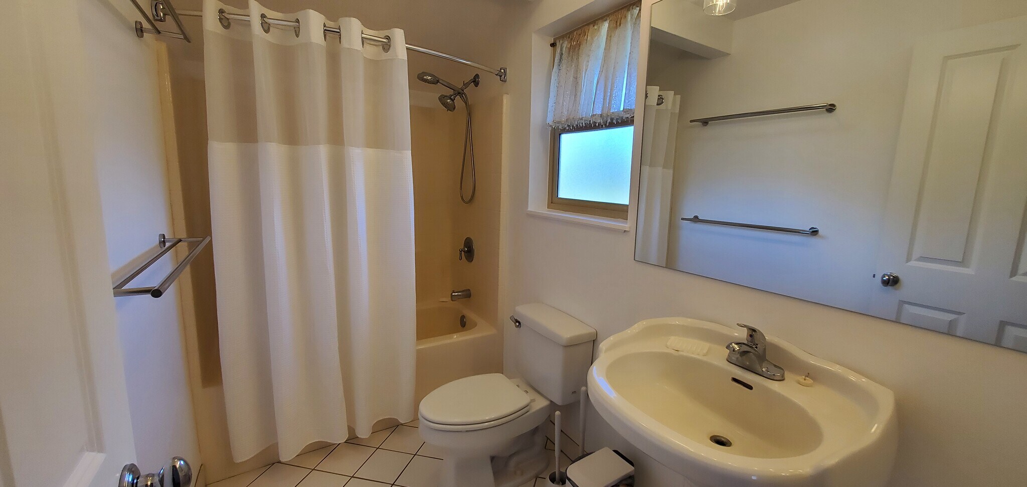 Upstairs Bathroom - 14 Hoku Pl