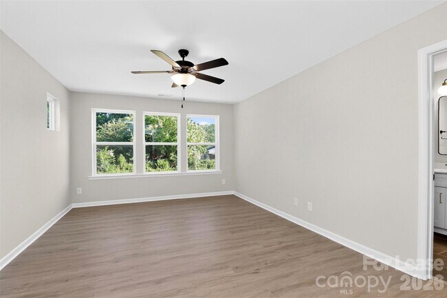 Building Photo - 337 N Hoskins Rd