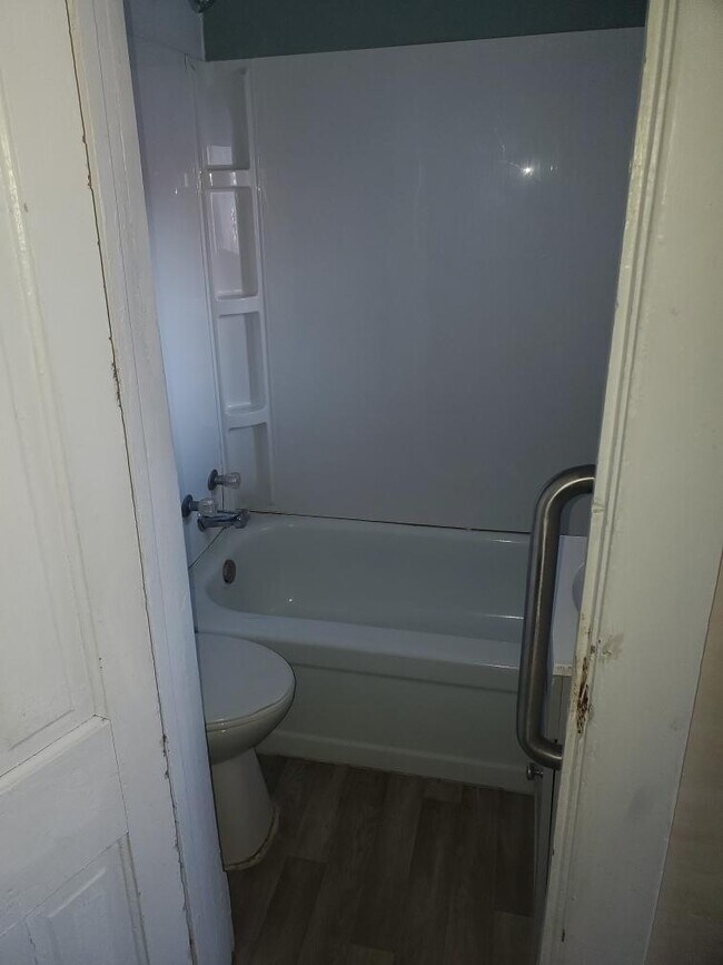 Building Photo - 111 N West St