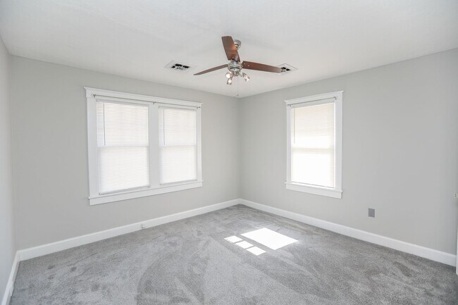 Building Photo - Spacious apartment for rent in Portsmouth ...