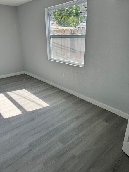 Building Photo - 803 22nd Ave N