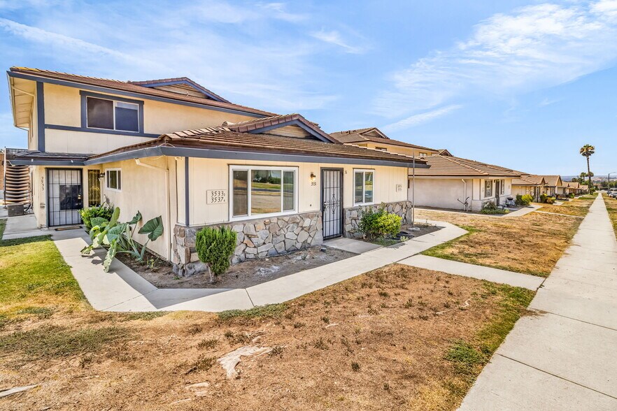 Building Photo - 3531 Rainbow Ln