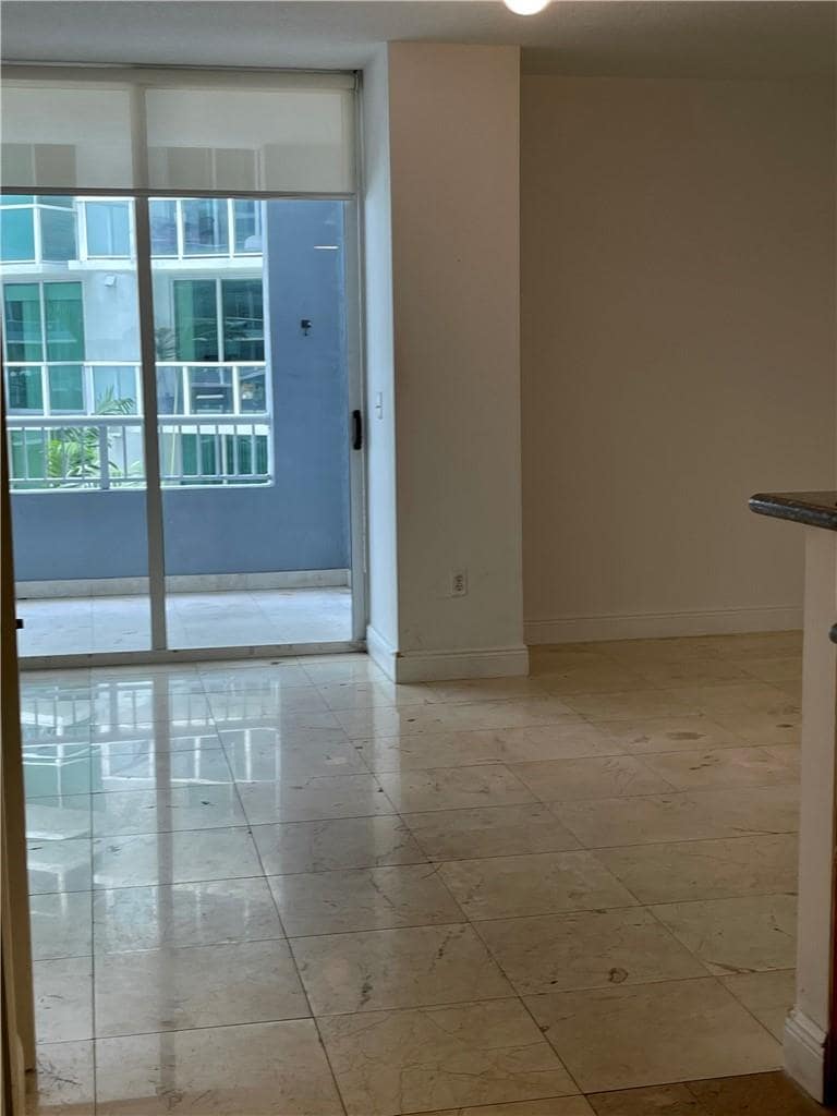 Building Photo - 170 SE 14th St