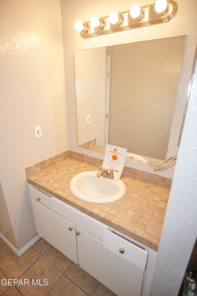 Building Photo - 4433 N Stanton St