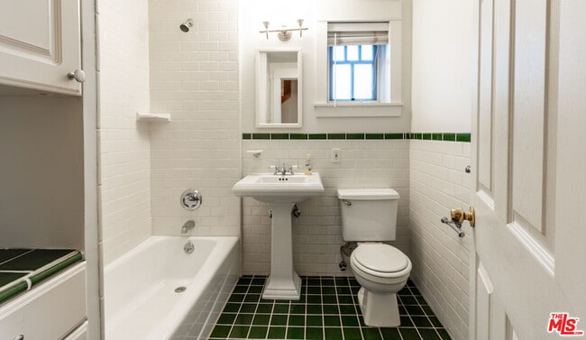 Building Photo - 2544 3rd St