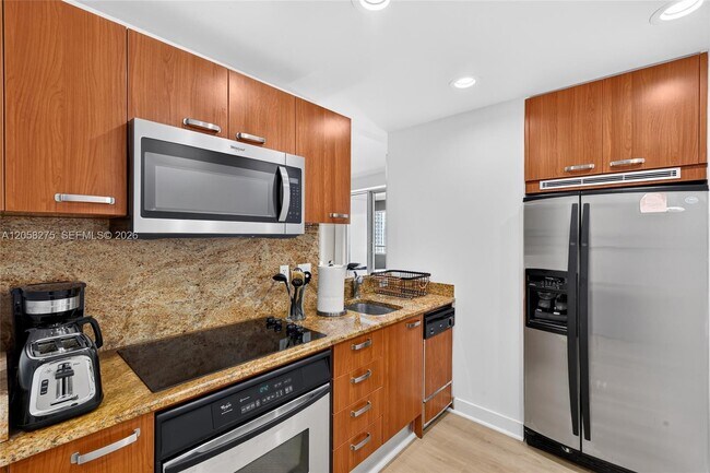 Building Photo - 1395 Brickell Ave