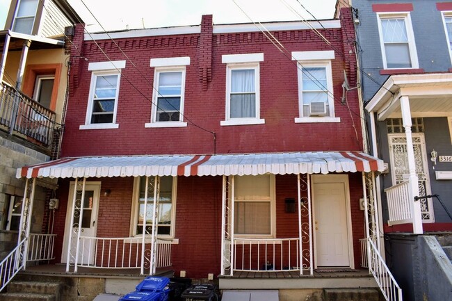 Building Photo - South Oakland 2BR Duplex with Back Yard Space! Call Today to Schedule an Appointment!