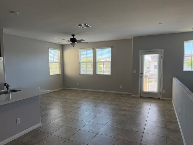 Building Photo - Must See 3 bedroom Townhome