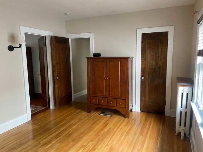 Building Photo - 3548 Harriet Ave