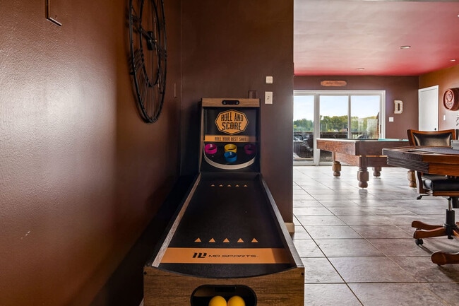 Building Photo - 301 S Front St