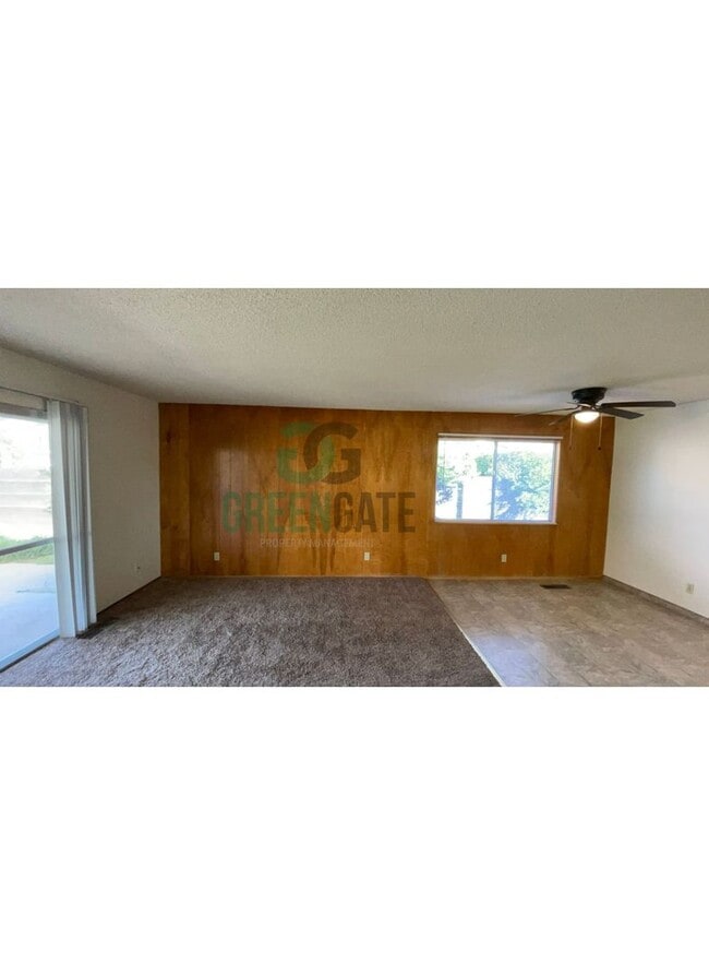 Building Photo - 925 Charleston Ave