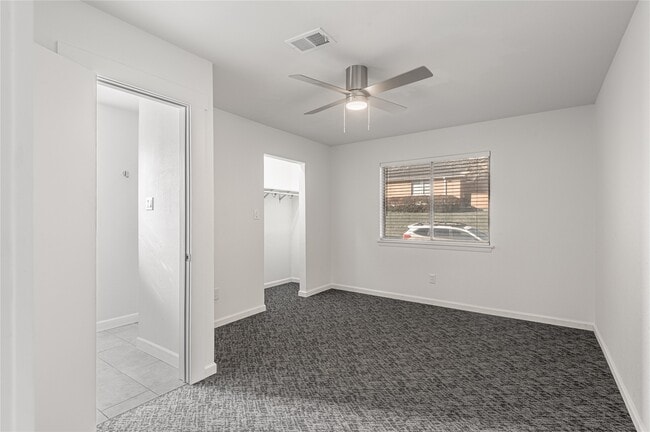 Building Photo - 1805 Ave Q