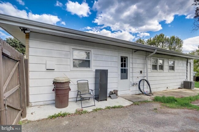 Building Photo - 9302 Trout Rd