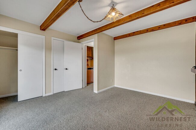 Building Photo - Yacht Club Condo - LAKE VIEWS-Great 3 Bedroom/2 Bath Unit w/Lake Access