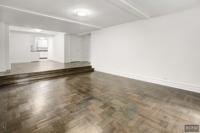 Building Photo - 137 E 38th St