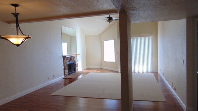 Building Photo - Lakefront Condo
