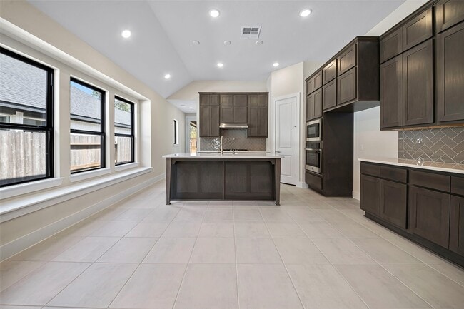 Building Photo - 233 Trapper Creek Dr