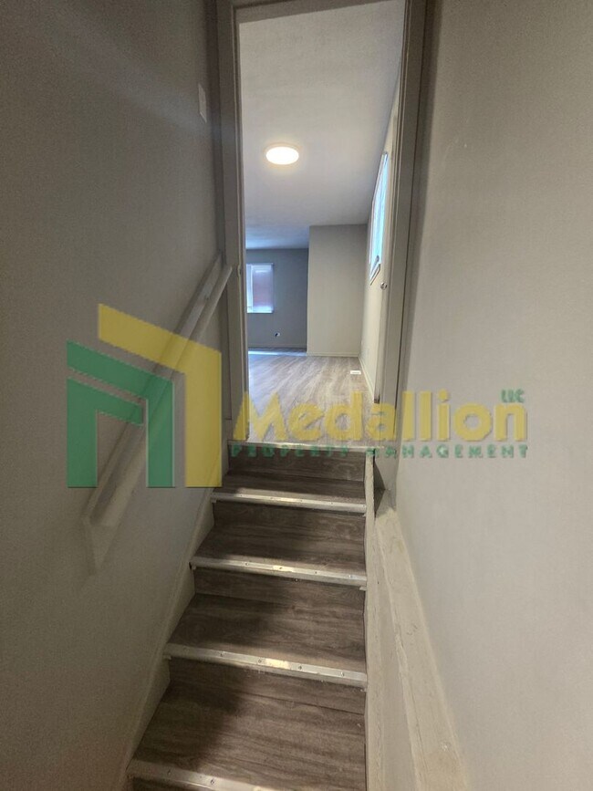 Building Photo - Updated 5-Bedroom Home with Finished Basement and Fenced Yard