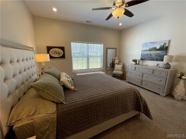 Building Photo - 5281-5287 Chestnut Ridge Rd