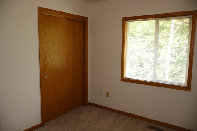 Building Photo - Live Large in Fort Collins – 5BR Home + $2...