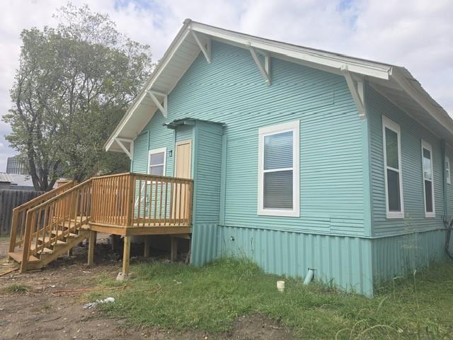 Building Photo - 608 E Pecan St