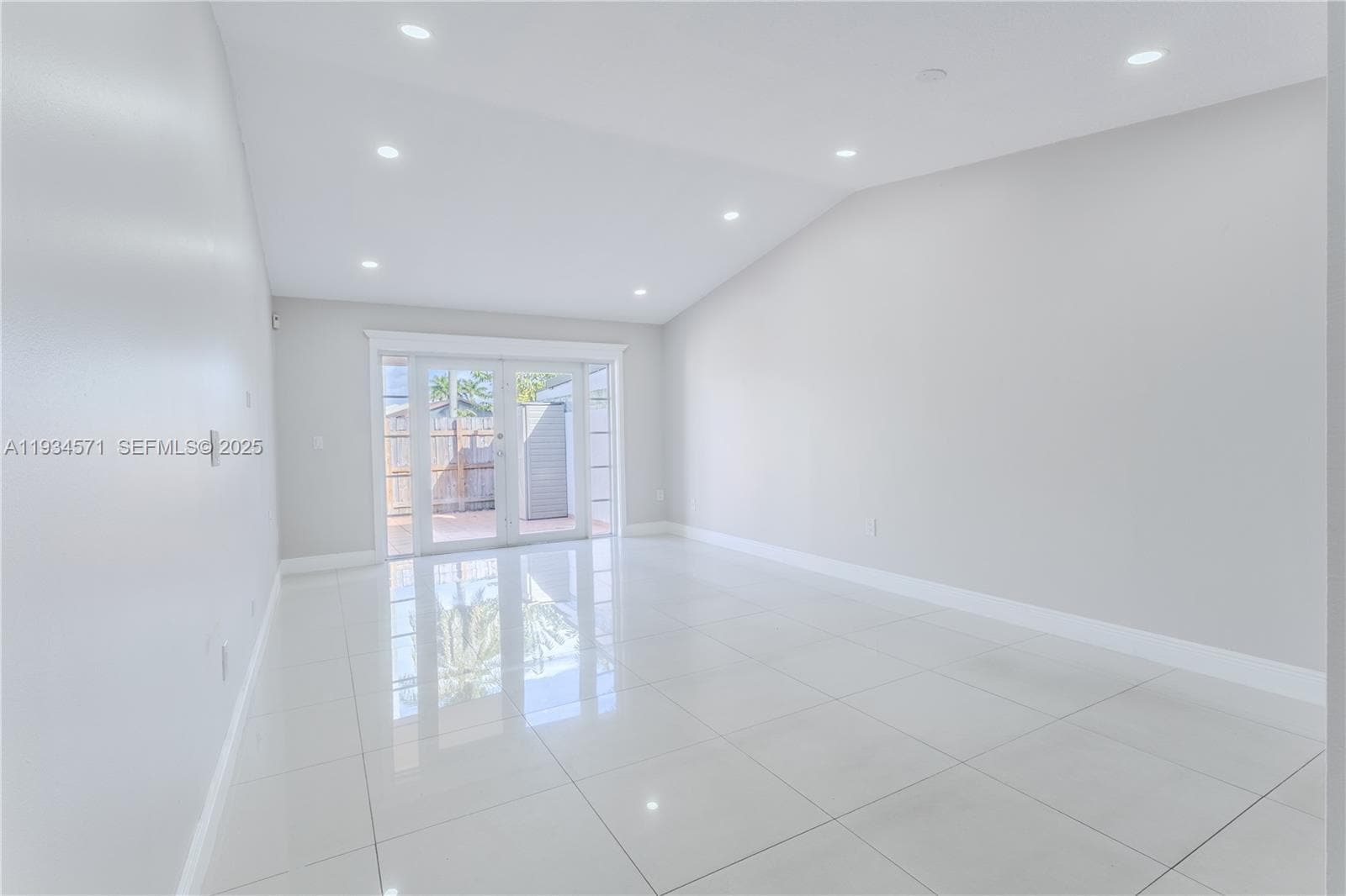 Building Photo - 5145 SW 140th Pl