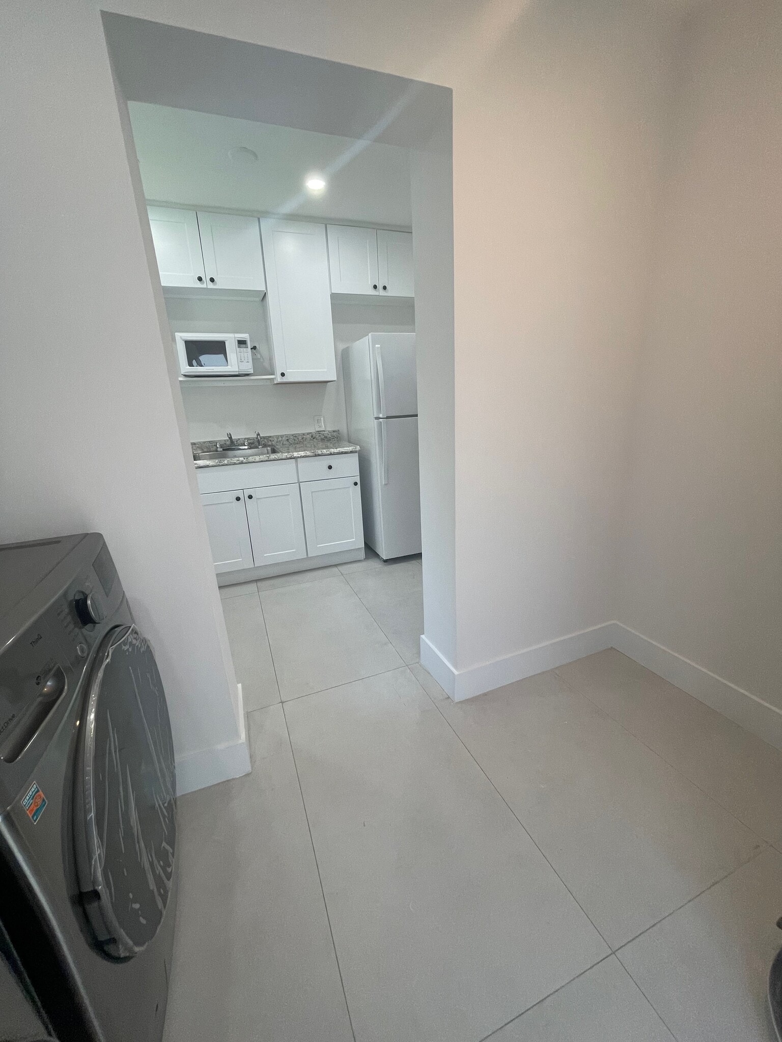 Building Photo - 2510 SW 27th St