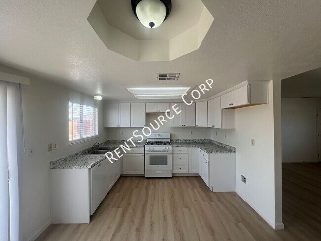 Building Photo - 841 Chateau Way