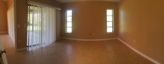 Building Photo - 2623 Magdalina Dr