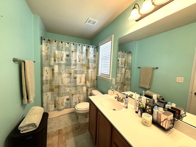 Building Photo - An adorable home within the City!