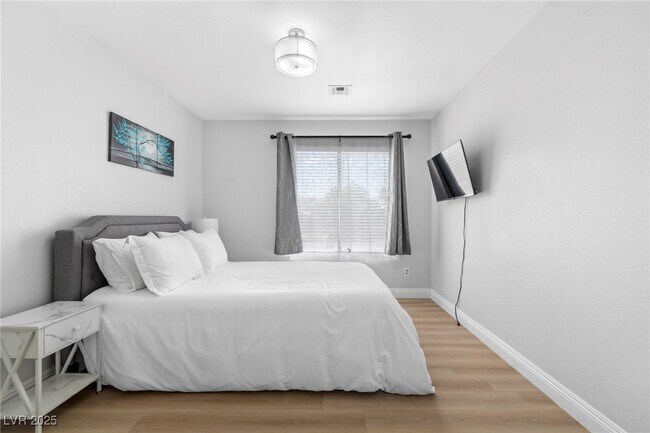 Building Photo - 2701 Sattley Cir