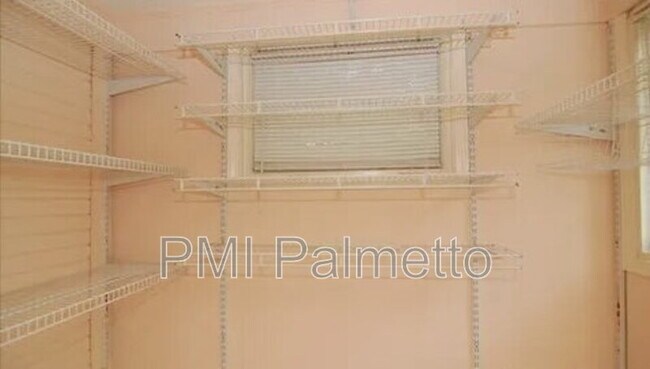 Building Photo - 1005 Wando St