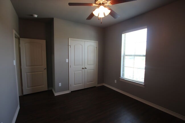 Building Photo - Beautiful 3 Bedroom 2 Bath Coming Soon in ...
