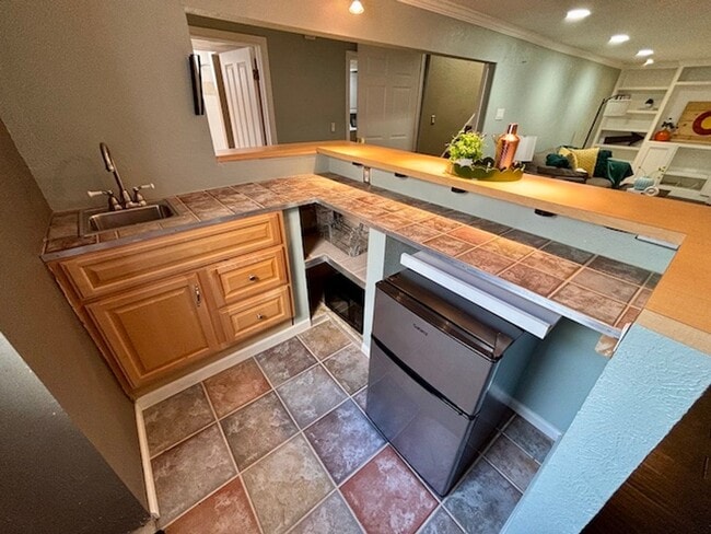 Building Photo - FREE AUGUST RENT!! - Sweet Bungalow in Par...