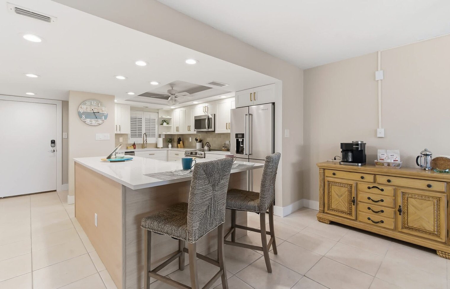 Building Photo - 853-899-899 Beach Rd